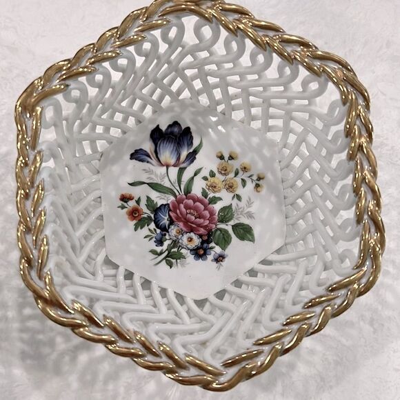 Vintage Romanian Porcelain Breakthrough Basket - Picture 1 of 5